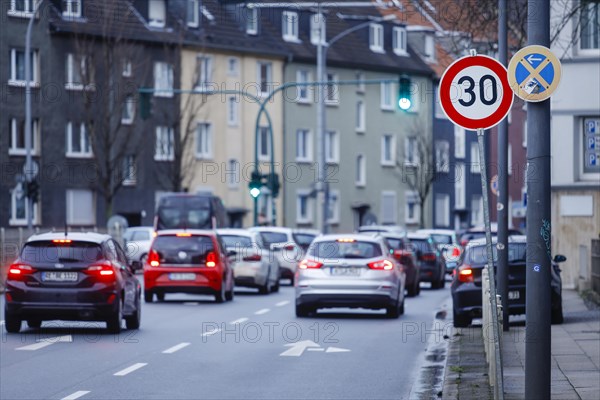 Evening rush hour traffic in the low emission zone on the B 224 Alfredstrasse in Essen Ruettenscheid