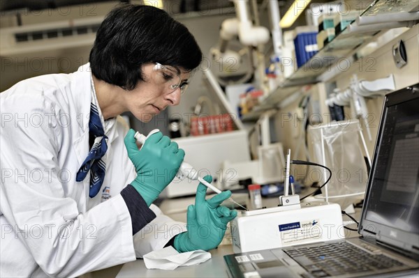 Laboratory assistant researching a vaccine against coronavirus