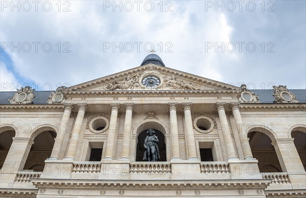 Naopleon statue in the gable of the Invalides Cathedral
