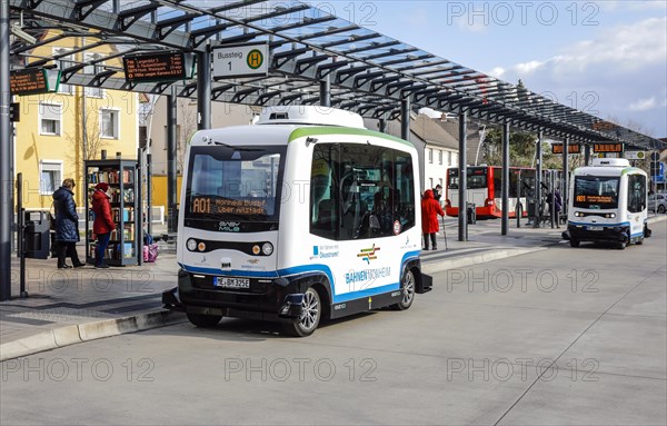 Autonomously running electric buses in regular service