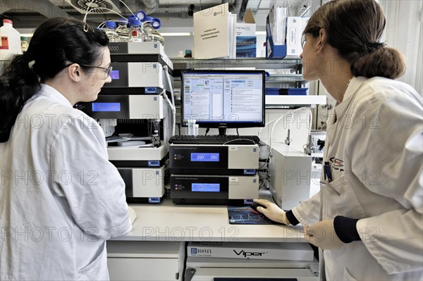 Laboratory assistants researching a vaccine against coronavirus