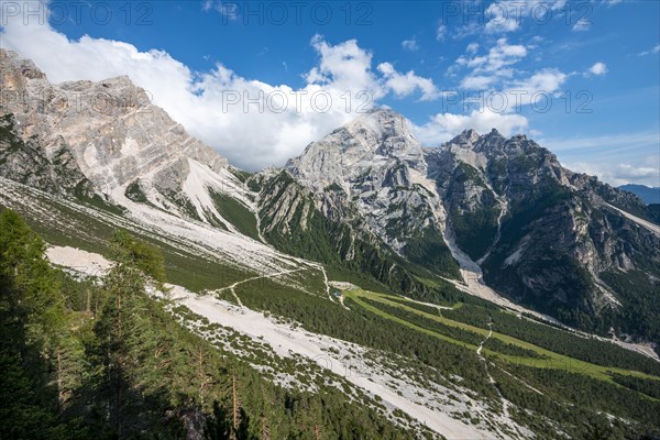 View of the peaks of Cima Scooter and Cima Salvella