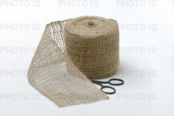 A roll of jute tape with scissors