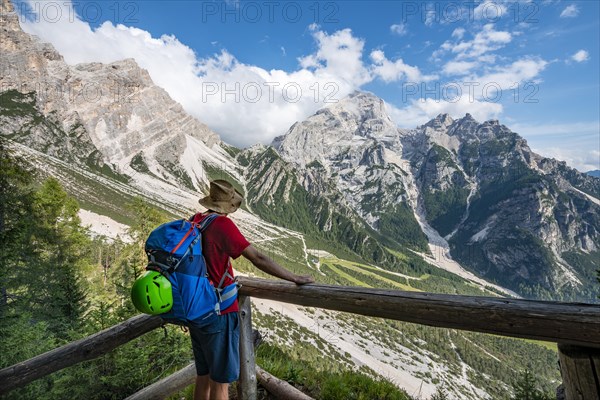 Hiker looking at the peaks of Cima Scooter and Cima Salvella