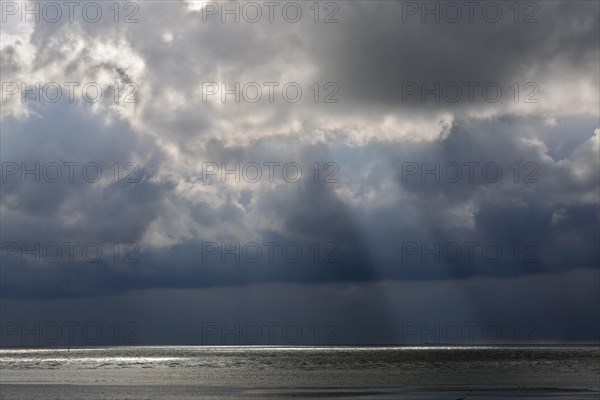 Dramatic lighting mood in the Wadden Sea
