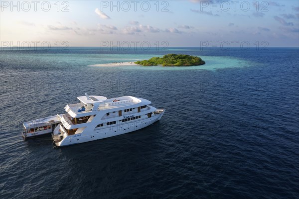 Diving safari boat Keana with diving dhoni off uninhabited excursion island