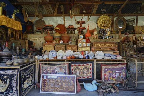 Souvenir shop in the covered stairway to the In-Dein Pagoda Forest