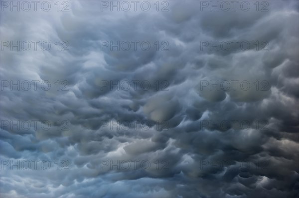 Mammatus clouds