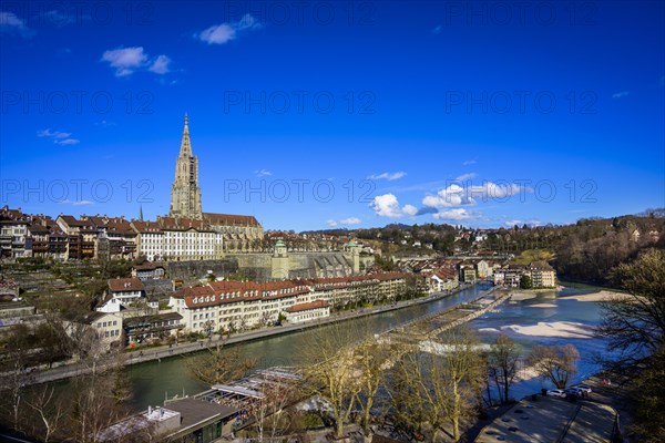 View of the old town with the Bern Minster and Aare