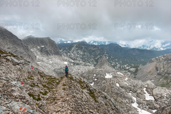 Climber on marked route from Simonyhuette to Adamekhuette