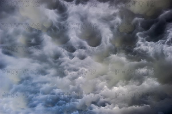 Mammatus clouds