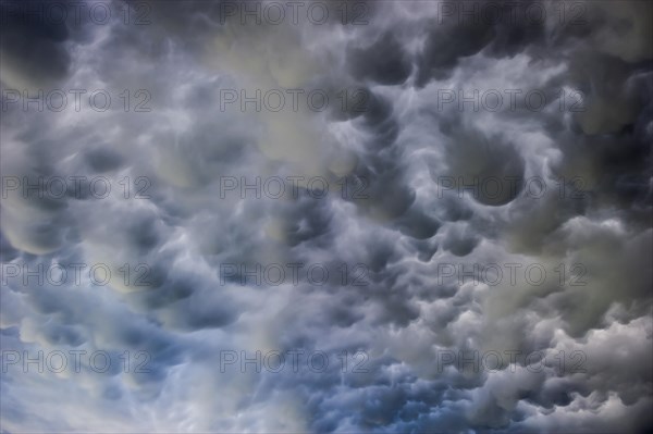 Mammatus clouds