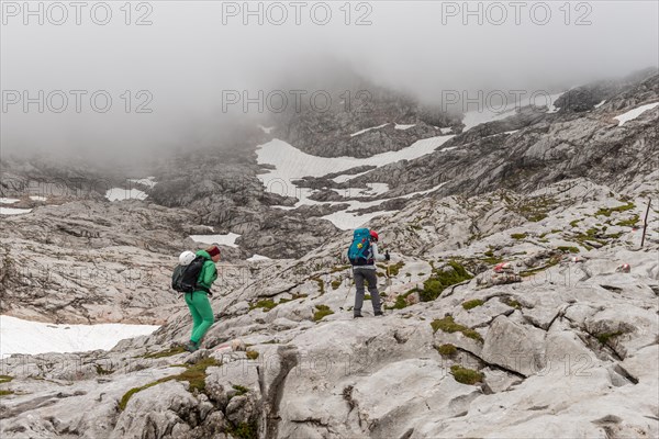 Two female mountaineers on a marked route from Simonyhuette to Adamekhuette