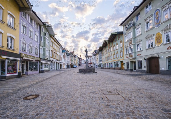 Empty market street with Marienbrunnen