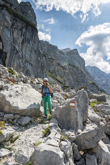 Hiker on a marked hiking trail from the Adamekhuette to the Hofpuerglhuette