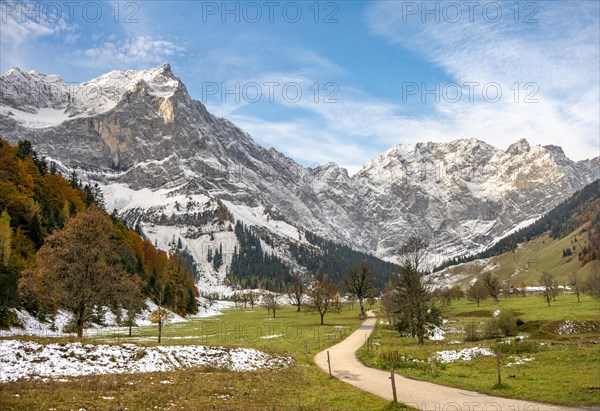 Ahornboden in autumn with snow-covered mountain peaks