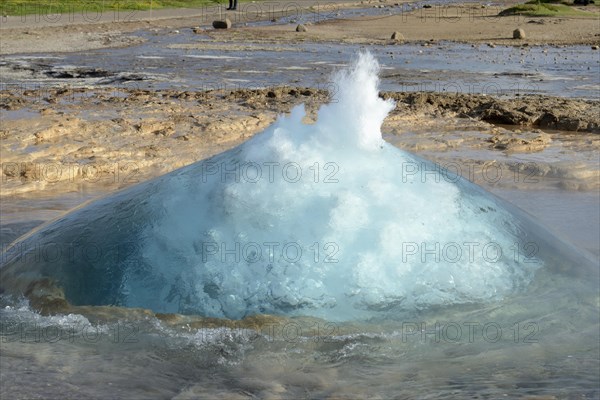 Beginning of the eruption
