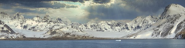 Snowy unspoiled mountain panorama