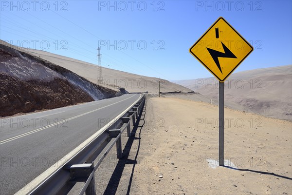 Road sign curved road