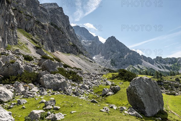 Hiking trail from Adamekhuette to Hofpuerglhuette