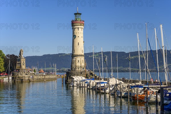 New Lindau lighthouse and Bavarian lion at the harbour entrance