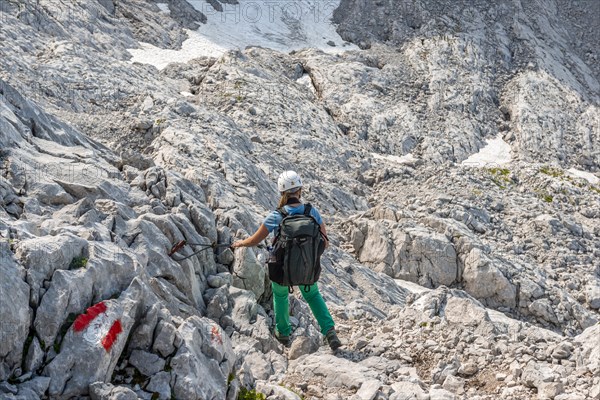 Rocky route from Simonyhuette to Adamekhuette secured by wire rope