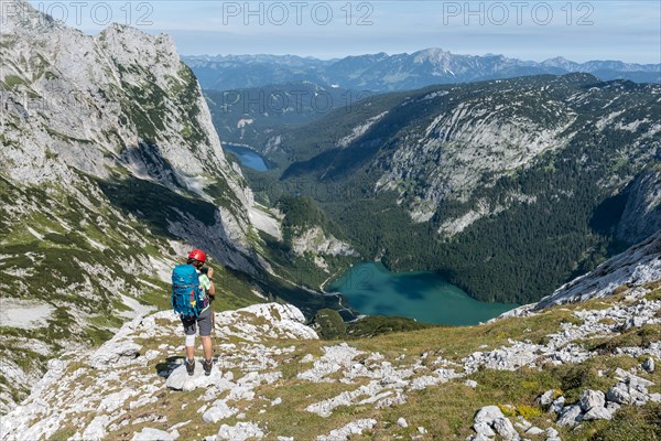 Hiker on the way from Simonyhuette to Adamekhuette