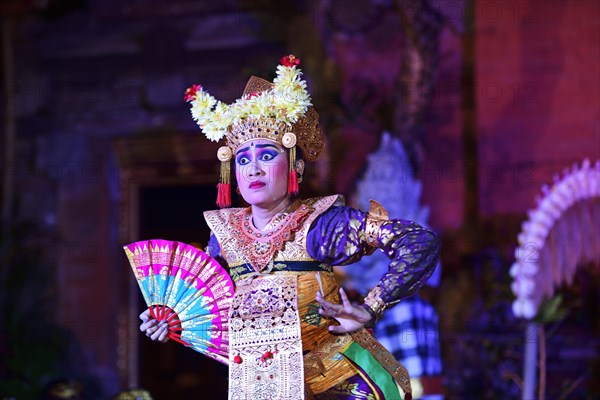 Legong dance at Ubud Palace