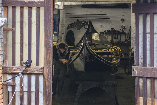 Construction of a nacelle in a boatyard