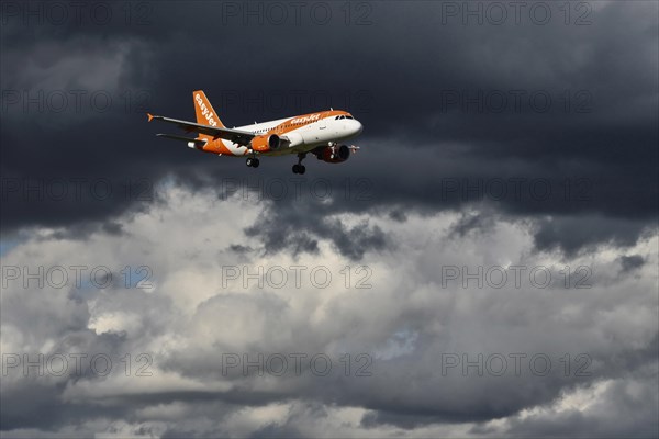Aircraft EasyJet Europe Airbus A319-100