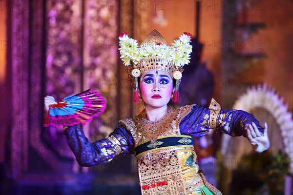 Legong dance at Ubud Palace