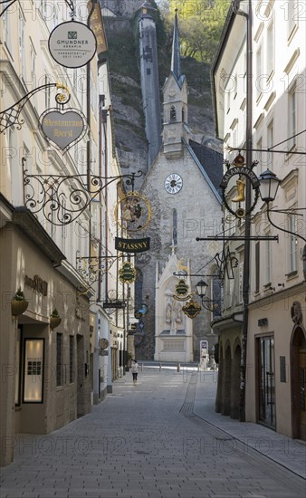 Vacant places due to the coronavirus pandemic, Getreidegasse with Buergerspitalskirche