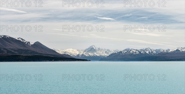 Turquoise glacial lake Lake Pukaki with views of Mount Cook, Mount Cook National Park