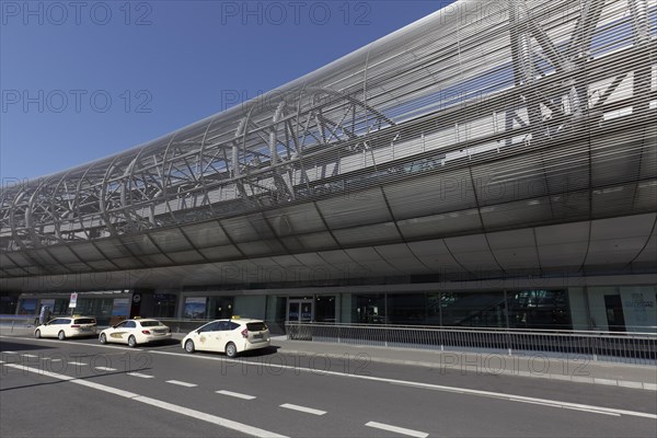 Few taxis at the taxi stand in front of the deserted Duesseldorf airport during the Corona Pandemic, North Rhine-Westphalia