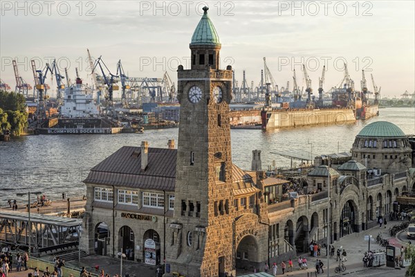 Clock tower and gauge tower, Landungsbruecken