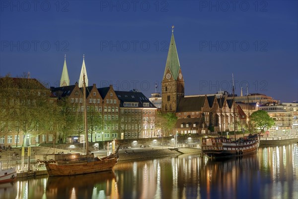 Illuminated promenade on the Weser