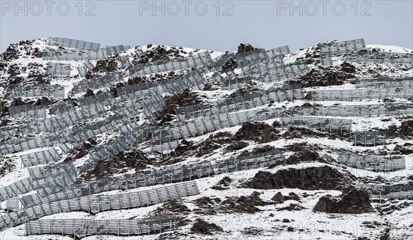 Fences for avalanche protection