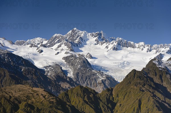 Glaciated summit of Mt Cook