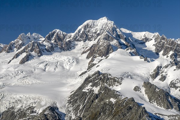 Glaciated summit of Mt Cook