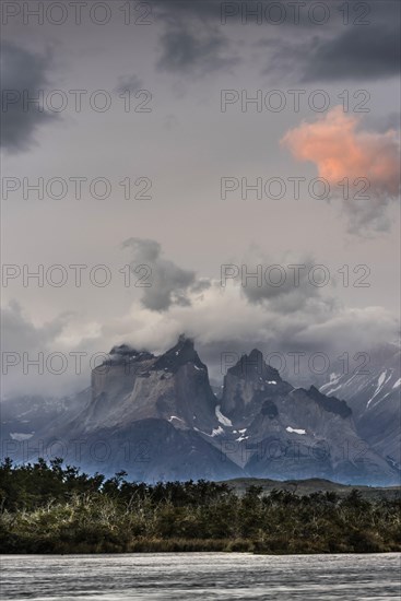 View over the river Rio Serrano to the mountain range Cuernos del Paine