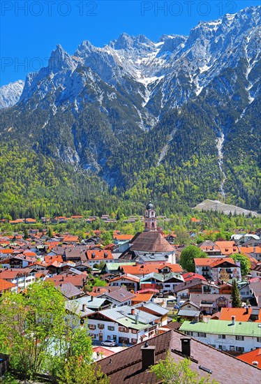 View of the town in front of the Karwendel Mountains with Viererspitze