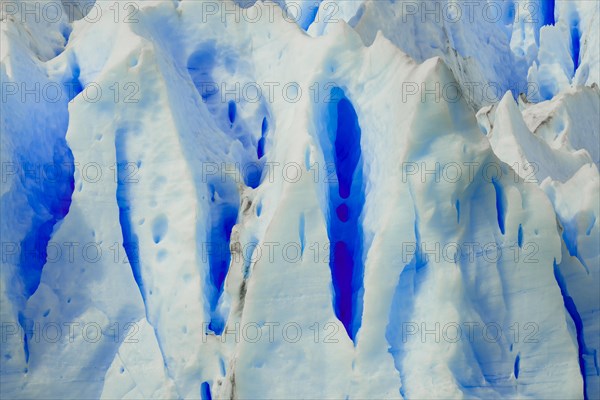 Ice of the glacier wall