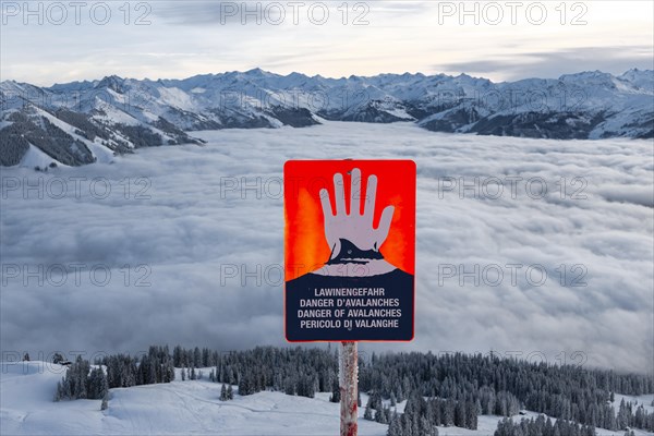 Avalanche danger sign in a skiing area