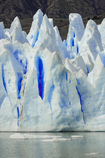 Ice of the glacier wall