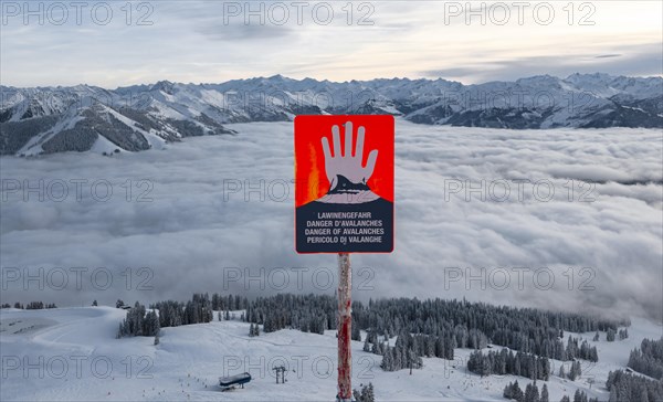 Avalanche danger sign in a skiing area