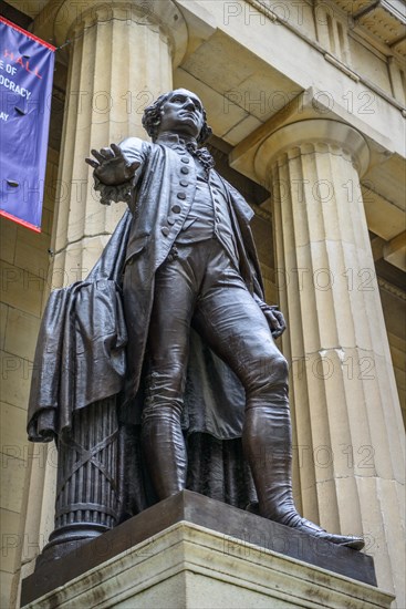 George Washington Memorial in front of the Federal Hall in Wall Street