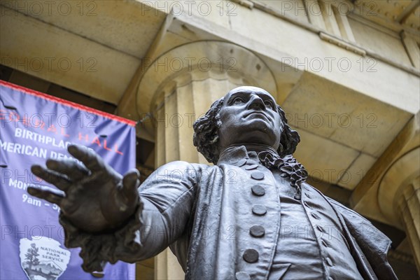 George Washington Memorial in front of the Federal Hall in Wall Street