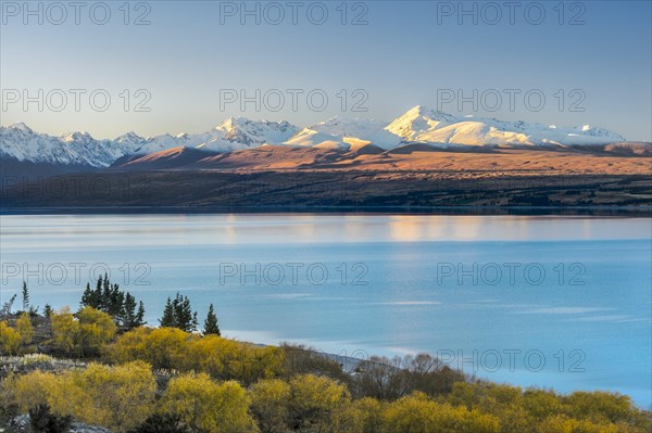 Lake Pukaki in front of snowy mountain range