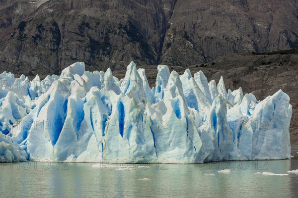 Ice of the glacier wall
