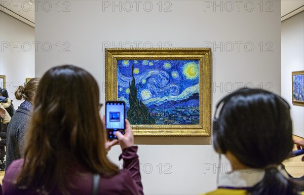 Visitors in front of the painting Starry Night by Vincent van Gogh